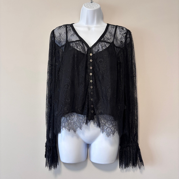 And Now This Women's Medium Black Lace V-Neck Button-Front Cropped Top NWT - Picture 4 of 7